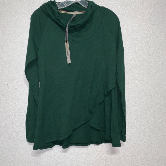 mododoc Tops - Mod-o-doc cowl neck blouse
